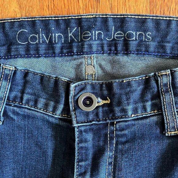 CALVIN KLEIN Straight Distressed Blue Jeans | Size 34 x 32 - Picture 3 of 10